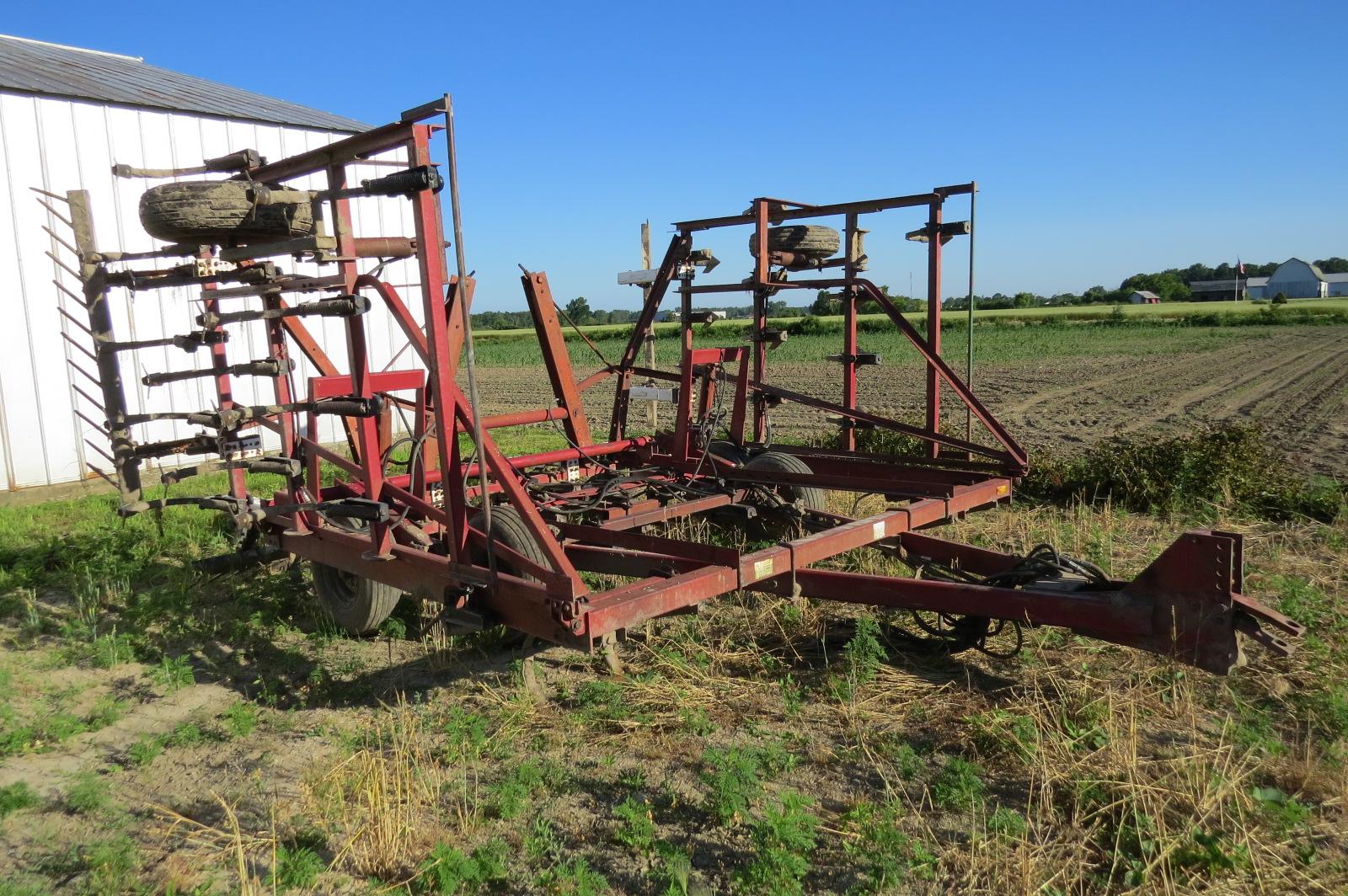 CASE/IH 4500 24’ VIBRASHANK FIELD CULTIVATOR