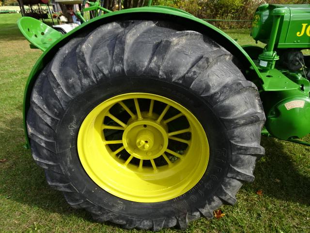 RESTORED JD D WIDE FRONT GAS TRACTOR