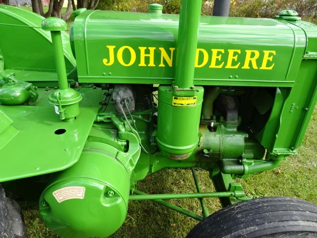 RESTORED JD D WIDE FRONT GAS TRACTOR