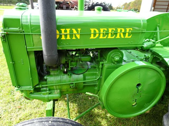 RESTORED JD D WIDE FRONT GAS TRACTOR