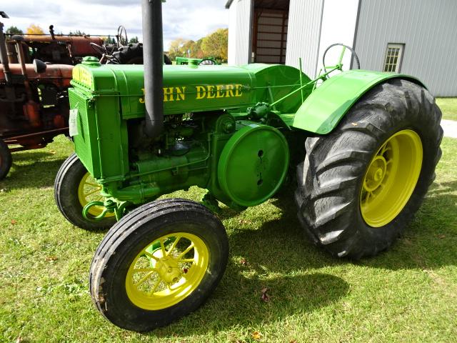 RESTORED JD D WIDE FRONT GAS TRACTOR