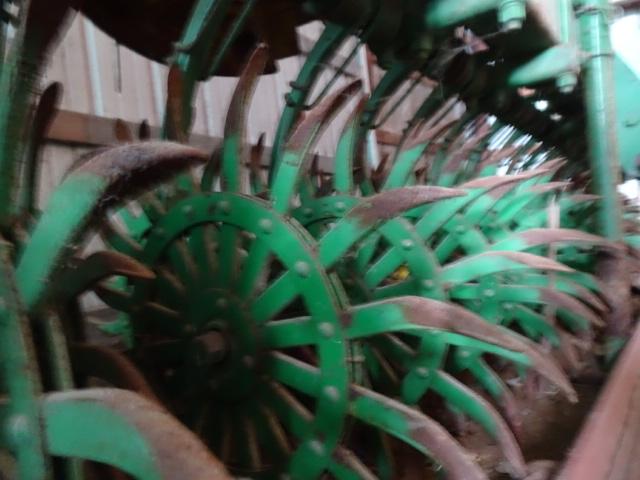 JD #400 6 ROW ROTARY HOE