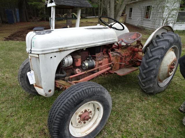 FORD 8N TRACTOR