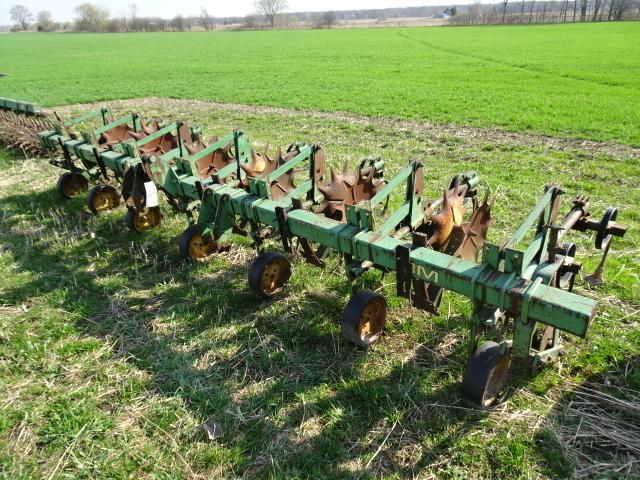 JD RM 6 ROW S-TINE CULTIVATOR  3 PT.