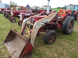 1955 IH 300 UTILITY GAS TRACTOR W/ LOADER  (RUNS)