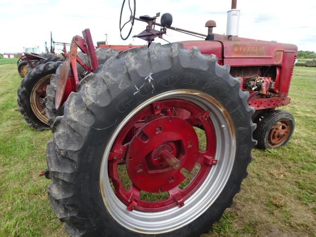 1953 FARMALL SUPER M TRACTOR  (ROLLS FREE)