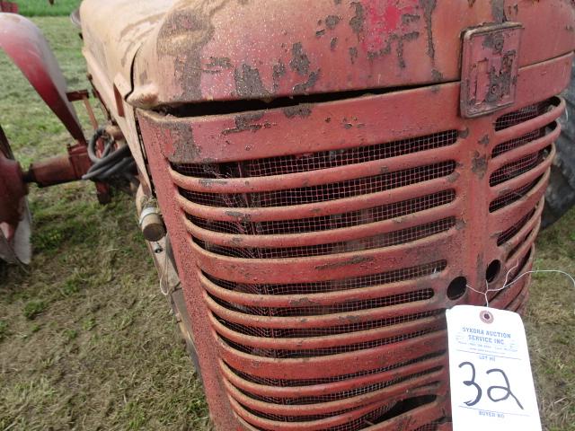 1953 FARMALL SUPER M TRACTOR  (STUCK MOTOR)