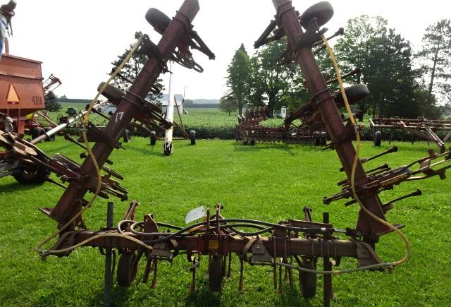 3PT 8X30” HYD. FOLD FIELD ROW CROP CULTIVATOR W/ ROLLING SHIELDS