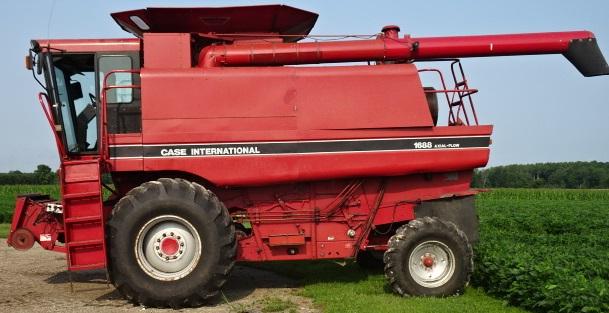 1988 CASE IH 1688 AXIAL FLOW 2WD DSL. COMBINE, 3983 HRS., STRAW CHOPPER W/