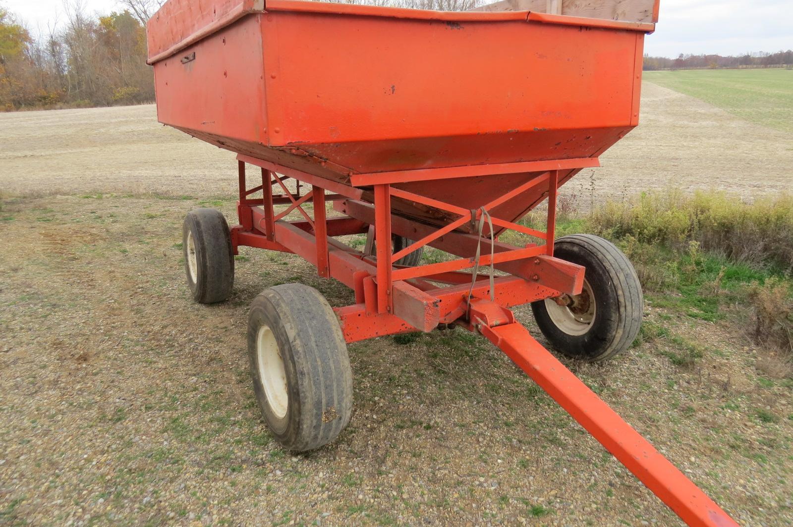 125 BU. GRAVITY BOX ON BRADFORD 6 TON WAGON GEAR