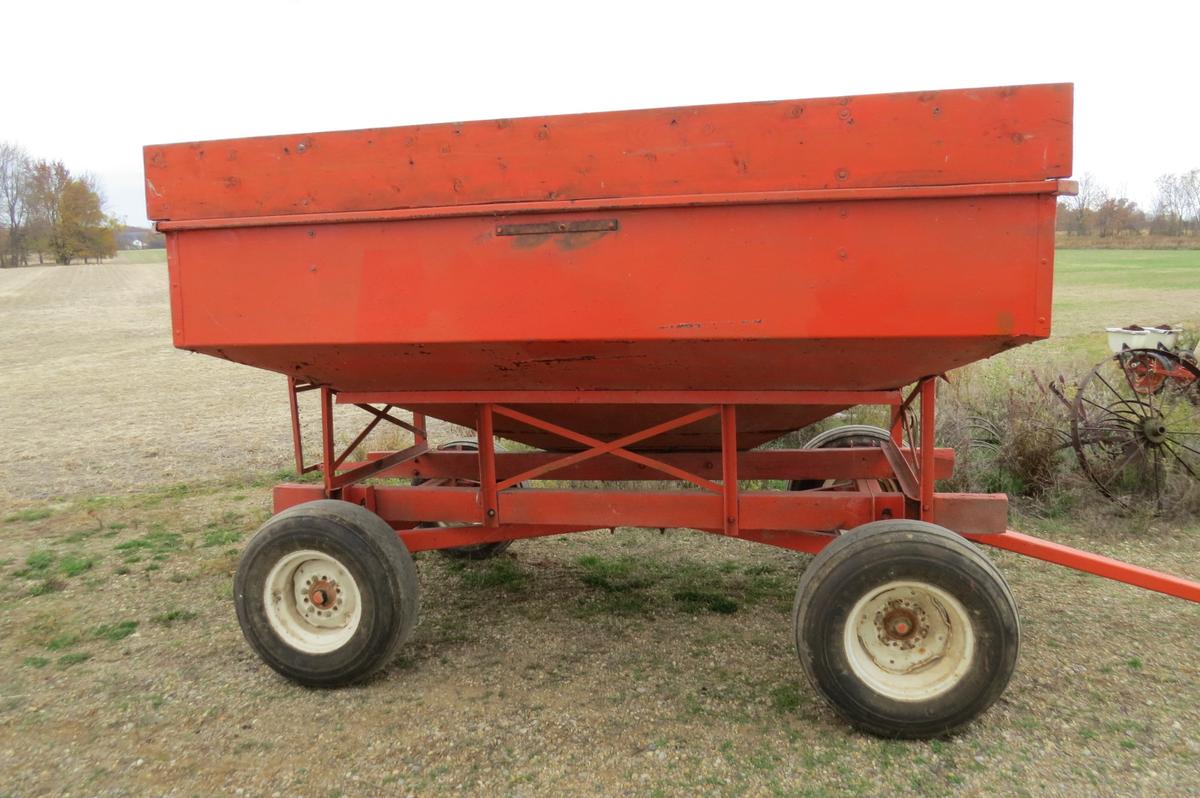 125 BU. GRAVITY BOX ON BRADFORD 6 TON WAGON GEAR