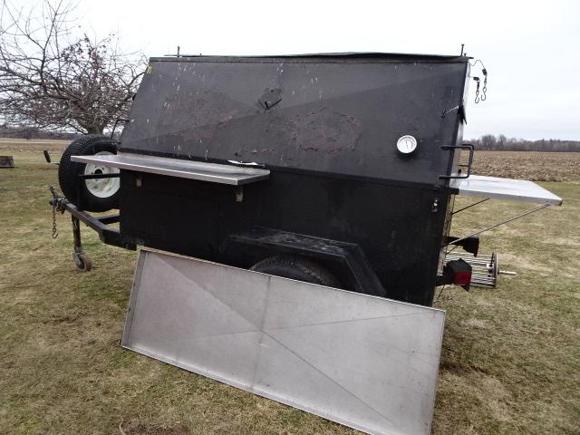 HOLSTIEN MFG. (IOWA) TOWABLE COMMERCIAL CHARCOAL ROASTER/ SMOKER