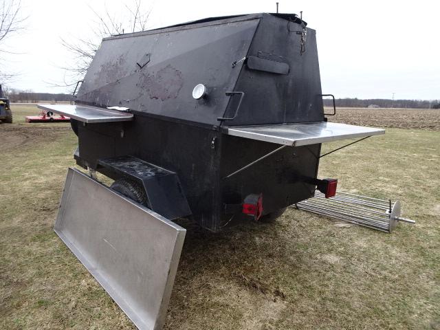 HOLSTIEN MFG. (IOWA) TOWABLE COMMERCIAL CHARCOAL ROASTER/ SMOKER