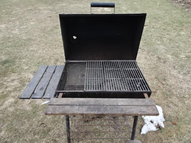 PROFESSIONAL CHAR-GRILLER CHARCOAL SMOKER/COOKER