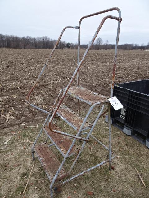 4 STEP METAL SAFETY SHOP LADDER ON CASTERS