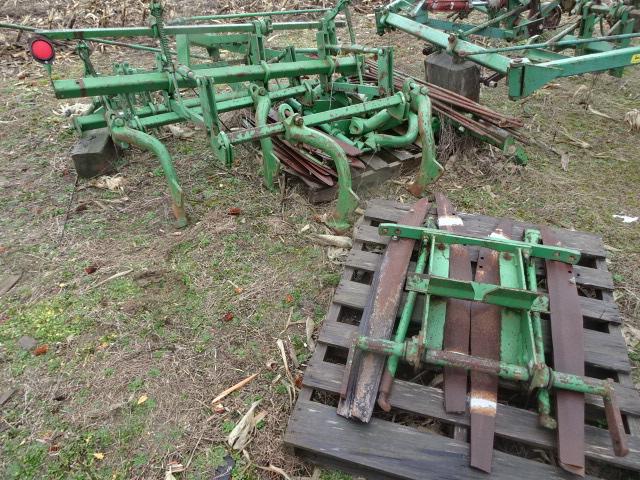 JD EF006 6 ROW FRAME MOUNTED BEAN PULLER, DISASSEMBLED ALL COMPLETE