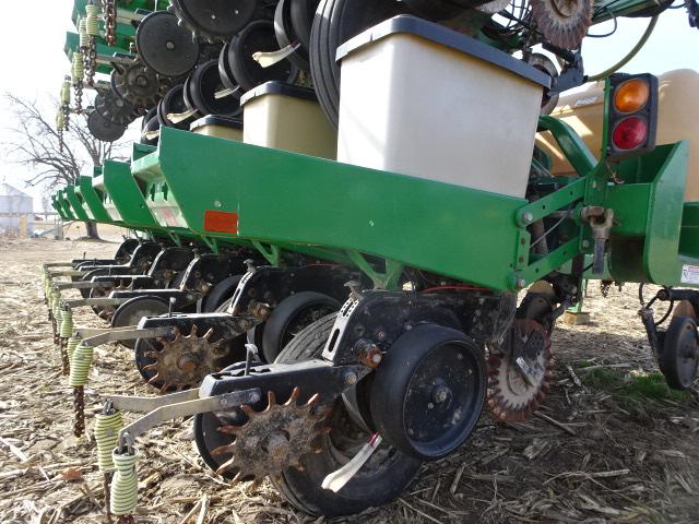 1997 GREAT PLAINS 1230 PULL TYPE STACK PLANTER, HYD. FOLD UP, 650 GAL. LIQUID TANKS, MONITOR