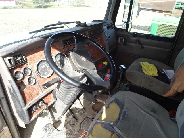 *2002 KENWORTH T-800 LONG FRAME ROAD TRACTOR,
