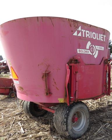 TRIOLIET SM 1000L VERTICAL FEED MIXER, EXTITION TABLE, 540 PTO