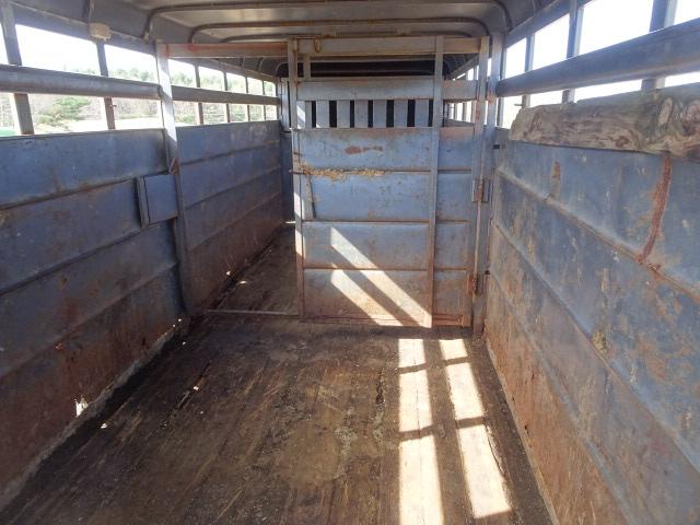 *1994 FEATHERLITE STEEL 27’ T/A GOOSENECK LIVESTOCK TRAILE