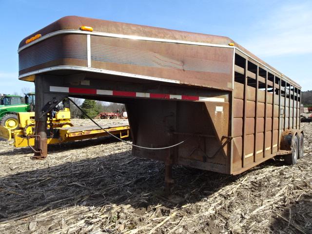 *1994 FEATHERLITE STEEL 27’ T/A GOOSENECK LIVESTOCK TRAILE