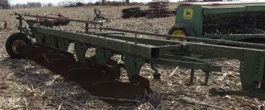 JD 6 BOTTOM SEMI MOUNT PLOW