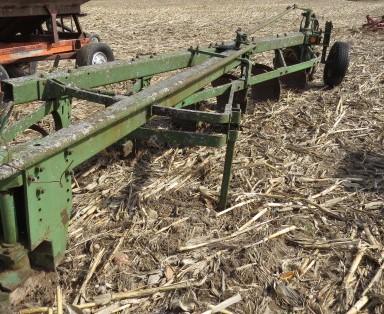 JD 6 BOTTOM SEMI MOUNT PLOW