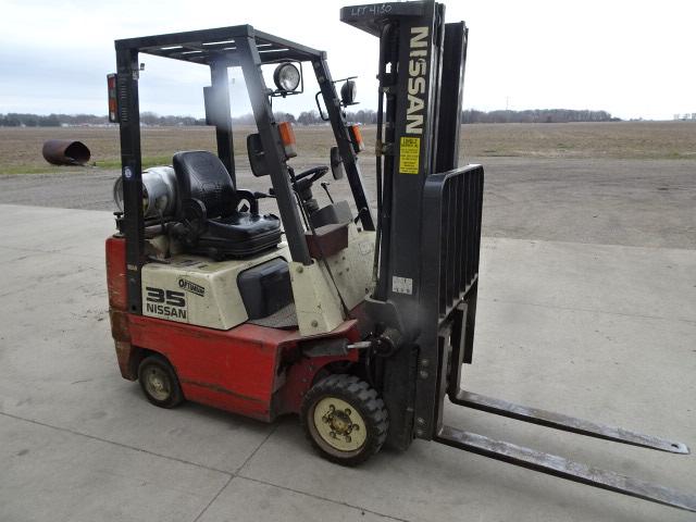 NISSAN 3000# LP FORKLIFT