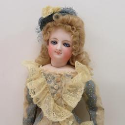 Poupee French doll with French Salon doll