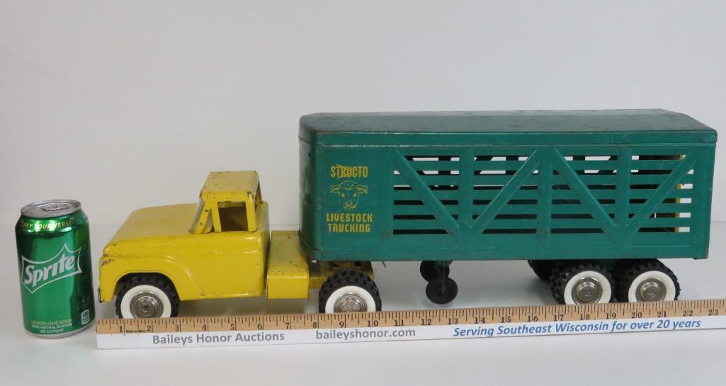 Structo livestock truck and trailer