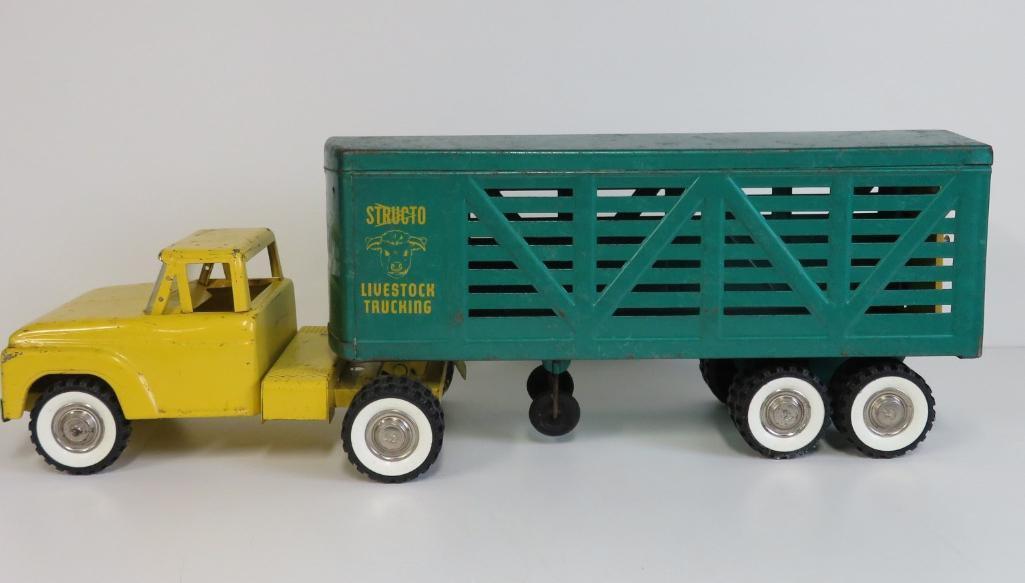 Structo livestock truck and trailer