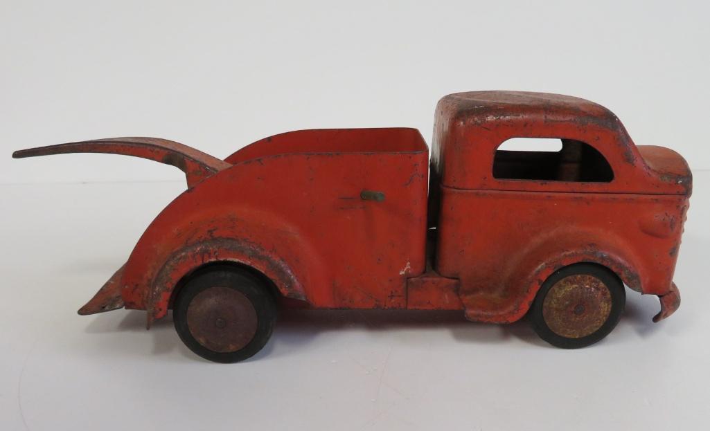 Richmond Toy Style Wrecker Truck