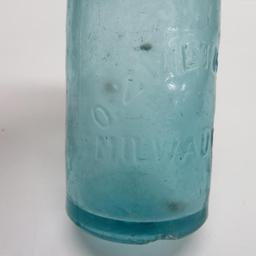 O. Zwietusch Milwaukee Hutch bottle
