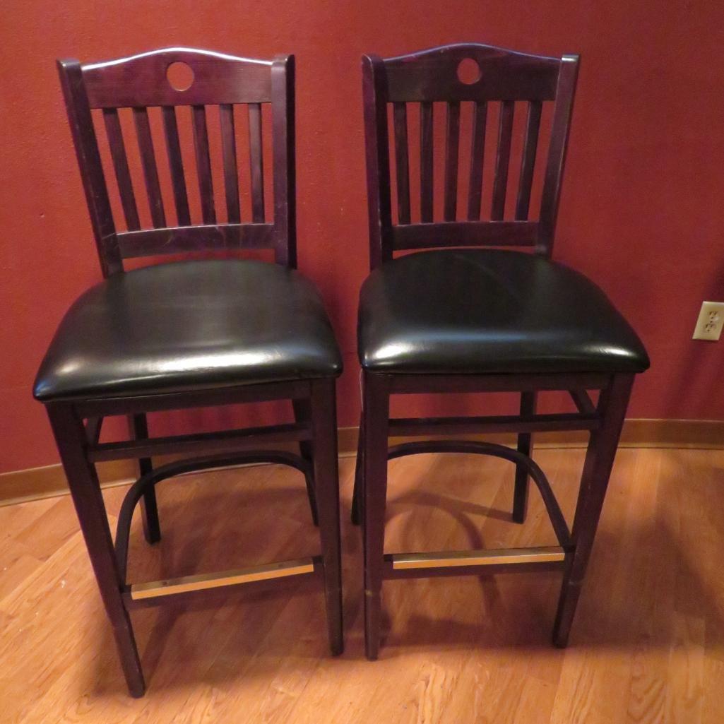 High Top Pub Table with Stools