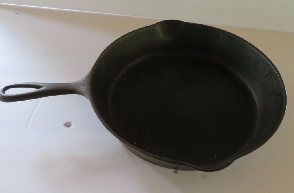 11" Cast iron skillet