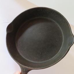 11" Cast iron skillet