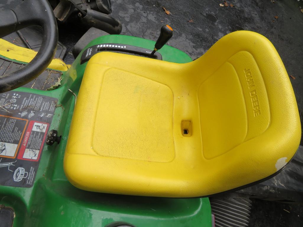 John Deere Riding Lawnmower GT 235 with bagger