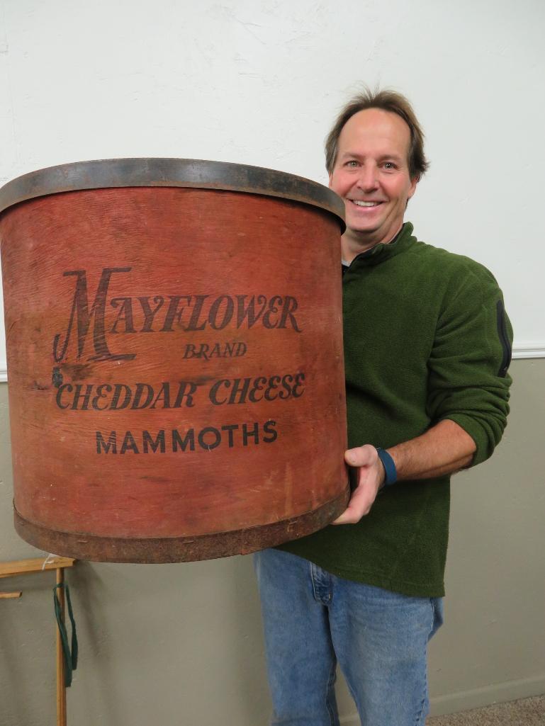 Mayflower Brand Cheddar Cheese Mammoths wood box, red, 17"