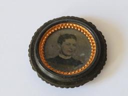 Unusual Gutta Percha round case with inlay