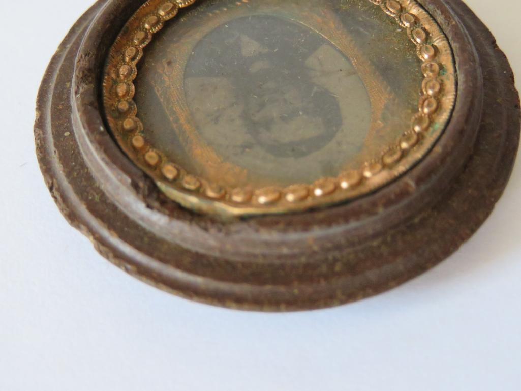 Unusual Gutta Percha round case with inlay