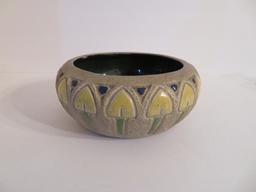 Mostique Roseville bowl,7" diameter, Arts and Crafts Design