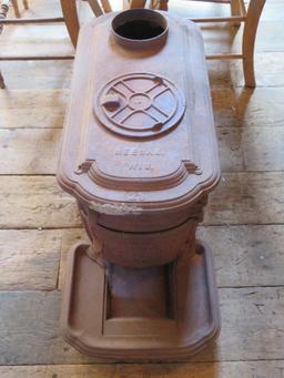 Neenah Wis cast iron stove, Harvest design