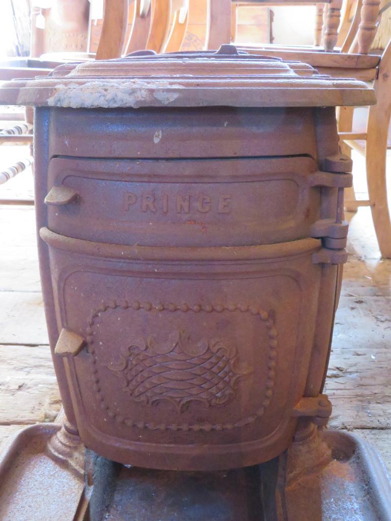Neenah Wis cast iron stove, Harvest design