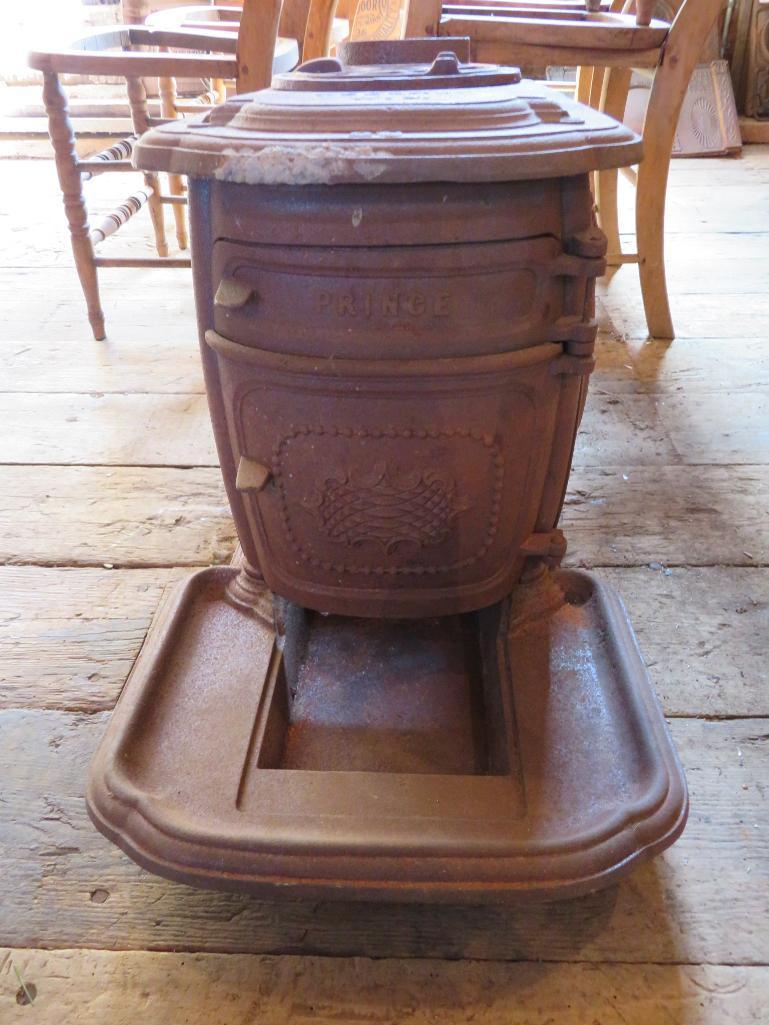 Neenah Wis cast iron stove, Harvest design