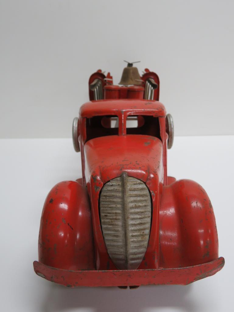 20" steel Fire Truck with bell, detachable ladders