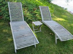 Pair of wooden slat chaise lounge chair and table, terry covers for each chaise