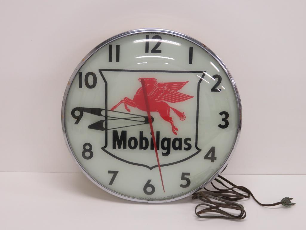 Great Mobilgas clock, June 1956, working, 14 1/2" diameter