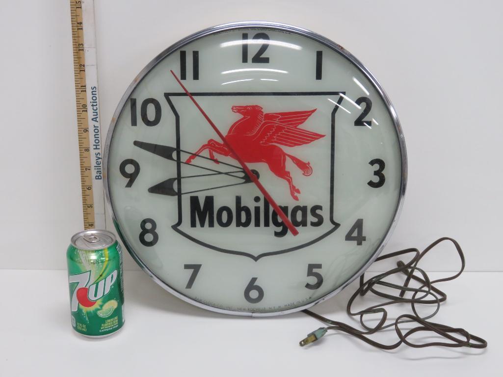 Great Mobilgas clock, June 1956, working, 14 1/2" diameter