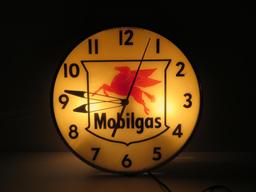 Great Mobilgas clock, June 1956, working, 14 1/2" diameter