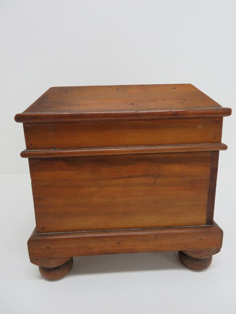 Wood box, sewing or tea caddy, 11" x 7 1/2", bun feet